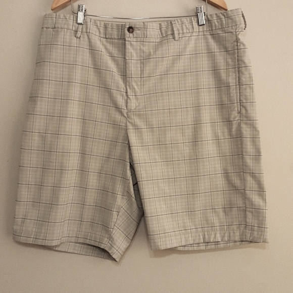 Greg Norman men's golf performance casual short plaid size 42 - Picture 1 of 6